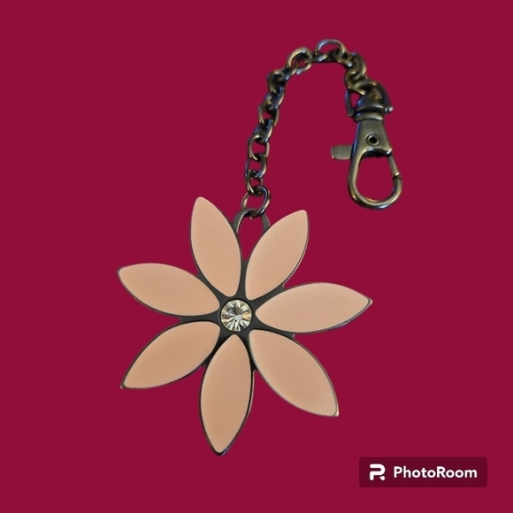 3/$30 MARY KAY Pink Daisy Purse Charm Key Accessory - Picture 1 of 5
